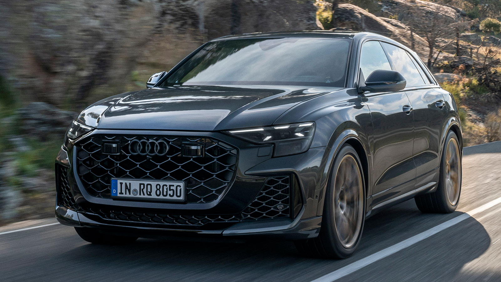 Ντεμπούτο για το ανανεωμένο Audi RS Q8 και το νέο RS Q8 Performance.